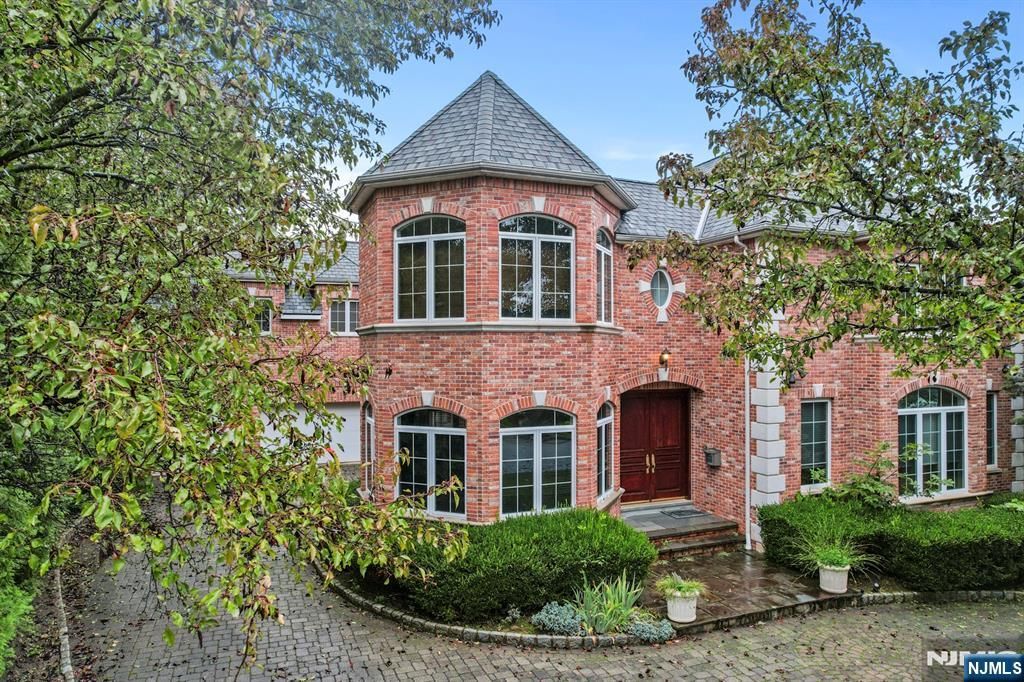 Photo of 1 Euclid Road, Fort Lee, NJ 07024 (MLS # 25031800)