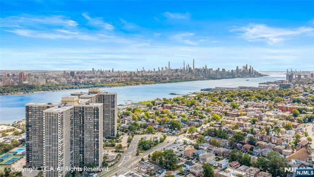 Photo of 300 Winston Drive #103, Cliffside Park, NJ 07010 (MLS # 25022678)