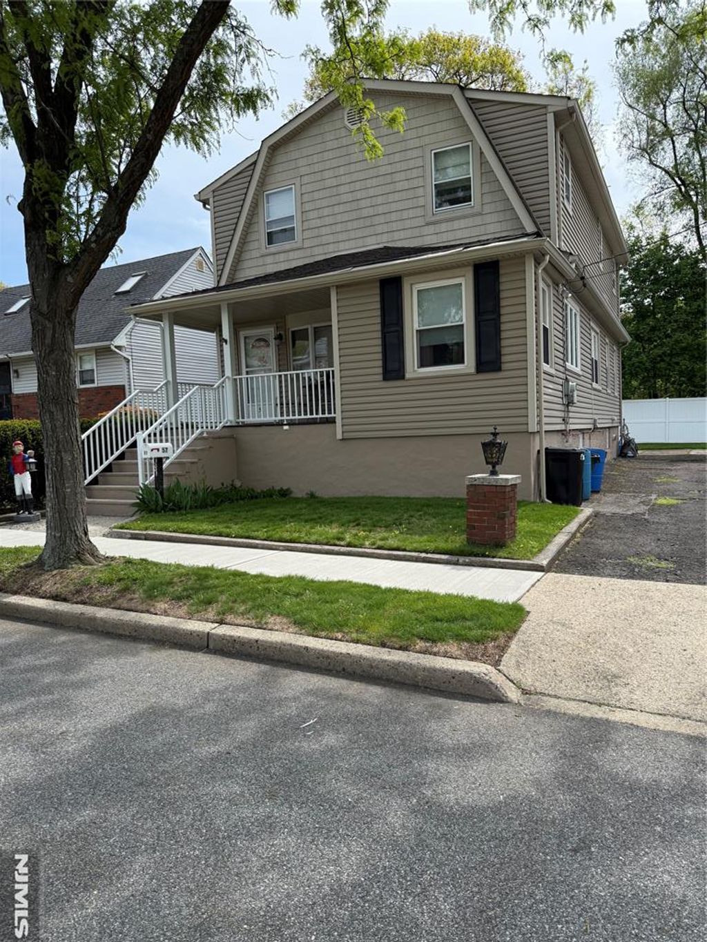 Photo of 57 Oak Street, Rochelle Park, NJ 07662 (MLS # 26015237)