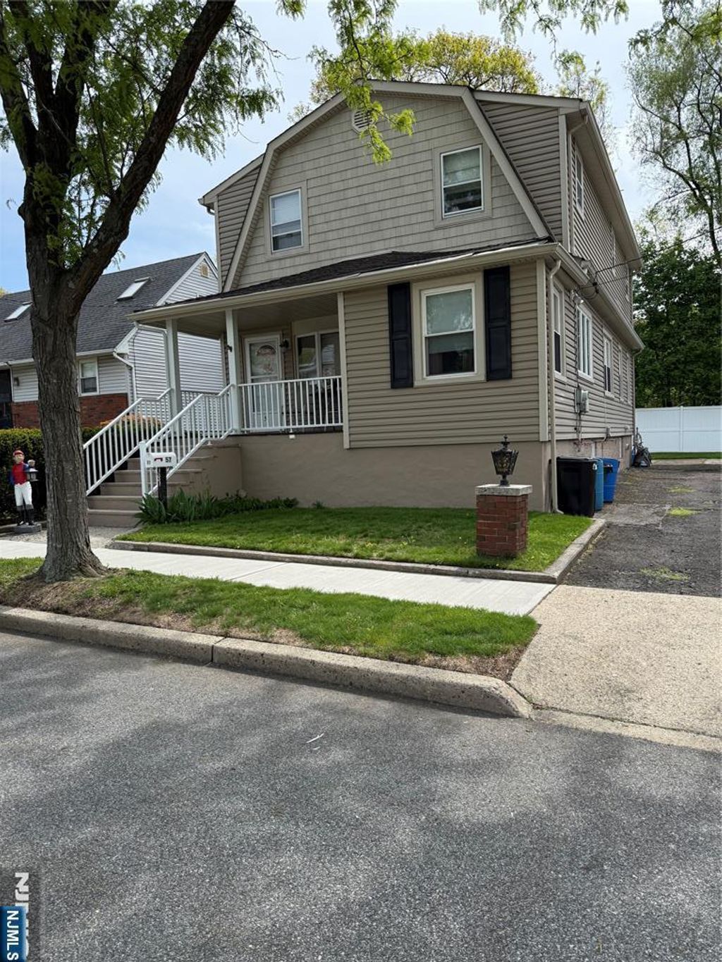 Photo of 57 Oak Street, Rochelle Park, NJ 07662 (MLS # 26015237)