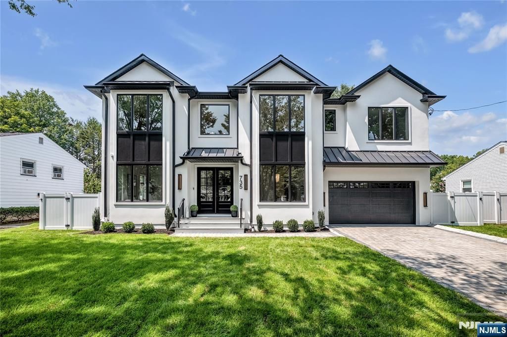 Photo of 735 Bush Place, Paramus, NJ 07652 (MLS # 25032184)