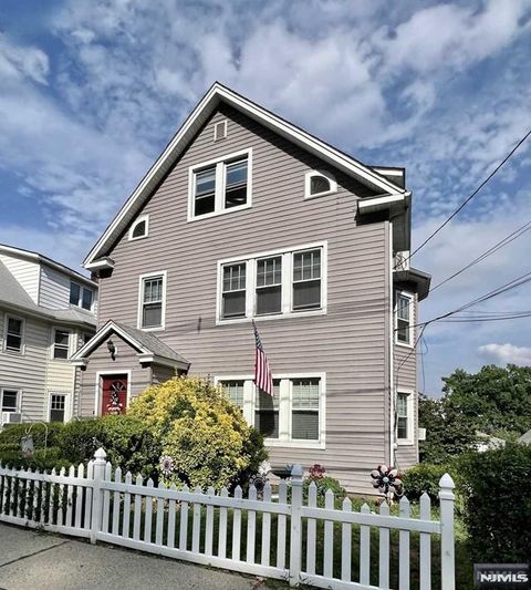 Photo of 621 Undercliff Ave #2, Edgewater, NJ 07020 (MLS # 26000659)