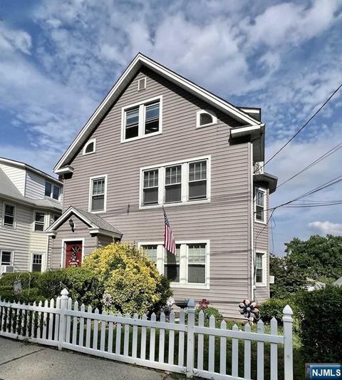 Photo of 621 Undercliff Ave #2, Edgewater, NJ 07020 (MLS # 26000659)