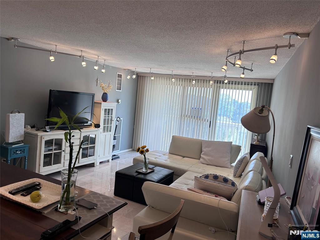 555 North Avenue 4C