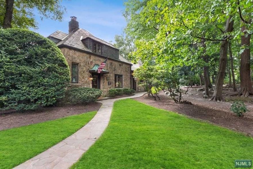 MAGNIFICENT, SOPHISTICATED STONE & SLATE COLONIAL JEWEL! DESIGNER'S OWN HOME, EXPANDED & RENOVATED FEATURING CHARMING SPACES INCLUDING A FRONT TO REAR FOYER FLOODED W/LIGHT & STONE WALL ACCENTS, SUNKEN FAMILY ROOM W/FPL, LIVING ROOM W/HIGH CEILING & BAR, DR, BEAUTIFUL MODERN KITCHEN W/BRIGHT MORNING EASTERN EXPOSURE, PRIMARY BEDROOM W/BATH; ALL ACCESSING SOUTH FACING STONE TERRACES. FRONT & REAR STAIRCASES ACCESS TWO BEDROOMS WITH STUDY OR EASILY CONVERTED THREE BEDROOMS. APPROXIMATELY 1 ACRE OF FLAT GORGEOUS PROPERTY FEATURES A FRONT CIRCULAR DRIVEWAY & A SEPARATE SIDE DRIVEWAY TO ACCESS THE SERVICE DOOR AND GARAGES. BRAND NEW SEPTICS !! ROOM FOR POOL! PRICED TO SELL, SHOWINGS BEGIN 9/21, ALL OFFERS IN CONTRACT FORM ACCOMPANIED W/FINANCIAL QUALIFICATIONS.