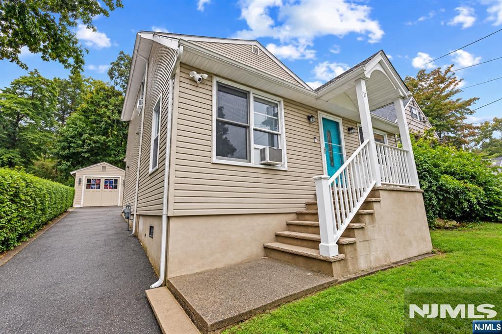 17 Pequot Road