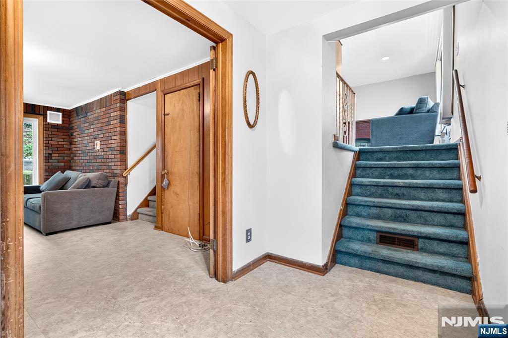 10 Hasbrouck Avenue