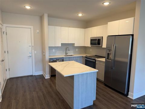 Photo of 470 Main St #502, Fort Lee, NJ 07024 (MLS # 25035304)