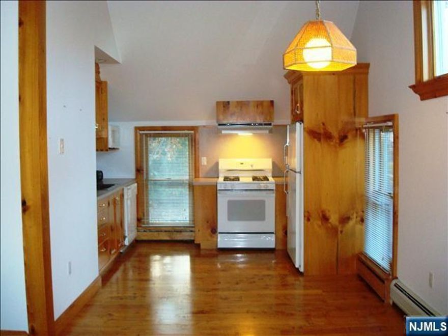 CONTEMPORARY 2 BEDROOM, RENOVATED APARTMENT, INCLUDING BONUS ROOM-GOOD FOR OFFICE/DEN WITH LARGE CLOSET. CENTRAL AIR. CONDO STYLE LIVING, BRIGHT AND AIRY, WITH AMAZING, CUSTOM, WOOD CABINETRY AND FLOORING. WASHER AND DRYER PROVIDED IN UNIT IN SEPARATE LAUNDRY CLOSET TO BE MAINTAINED BY TENANT IF NEEDED. LARGE, FULL BATHROOM. PLENTY OF CLOSETS. PARKING FOR 2+ CARS. 2ND FLOOR ABOVE ARCHITECT STUDIO IN HISTORIC SETTING. SMALL AREA OFF ENTRY FOR A BISTRO SET TO ENJOY OUTSIDE DINING! GREAT APARTMENT CLOSE TO TOWN AND TRANSPORTATION - DON'T MISS IT! (NON-SMOKING STRUCTURE). PETS ARE NOT PERMITTED. 2ND FLOOR ABOVE ARCHITECT STUDIO.