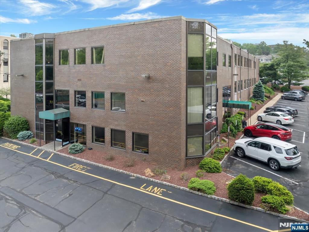 60 Pompton Avenue