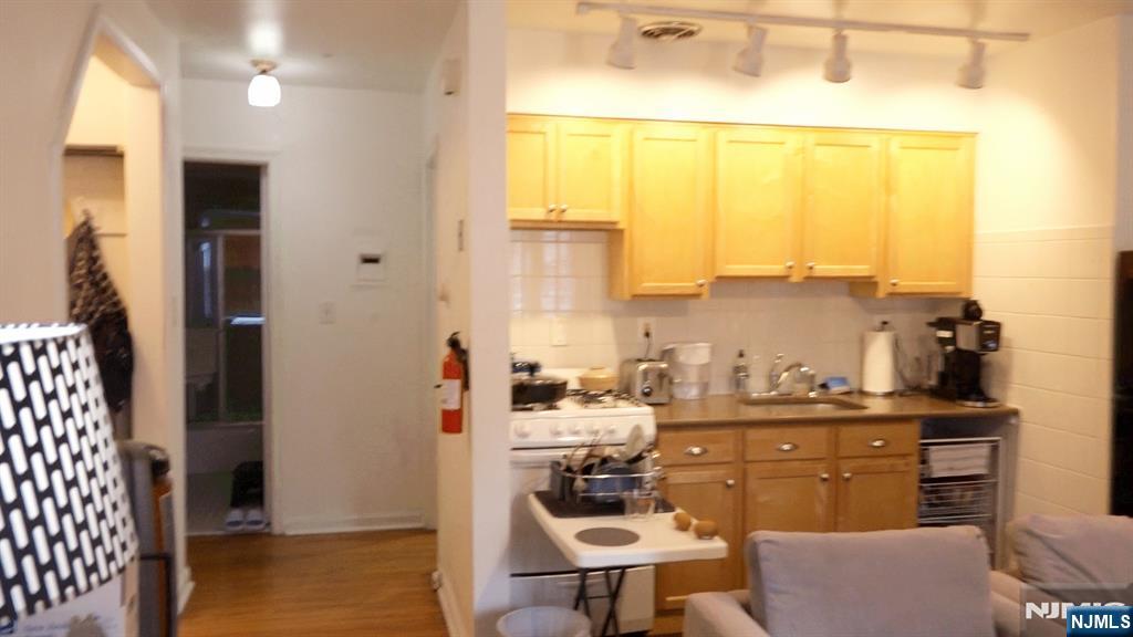 640 Franklin Avenue J1