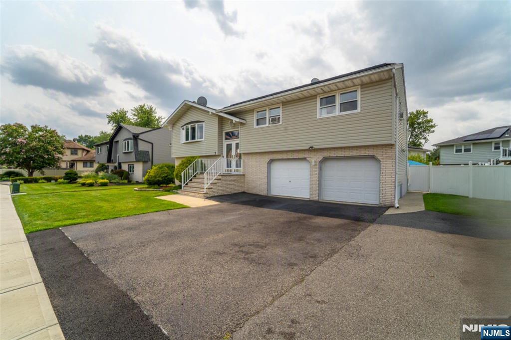 5 La Rosa Drive