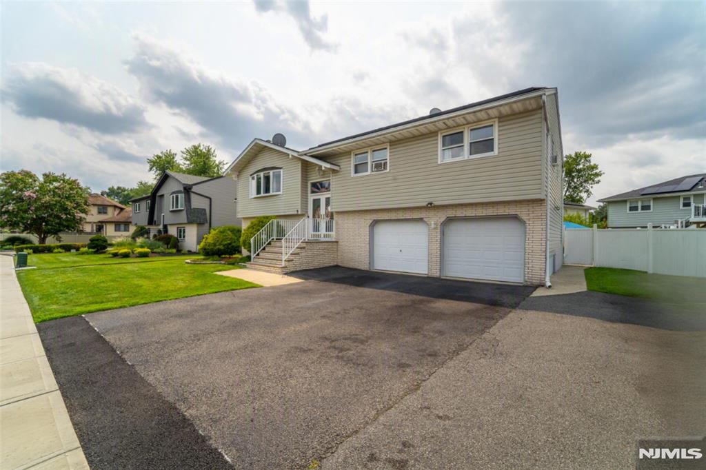 5 La Rosa Drive