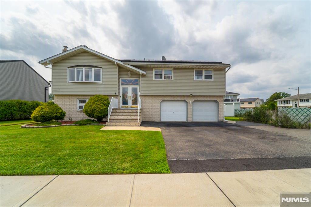 5 La Rosa Drive