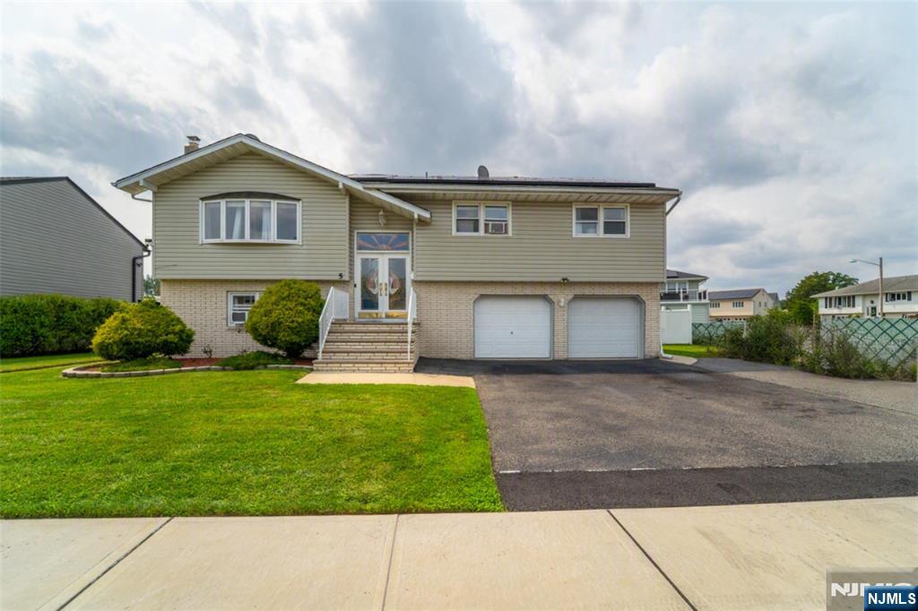 5 La Rosa Drive