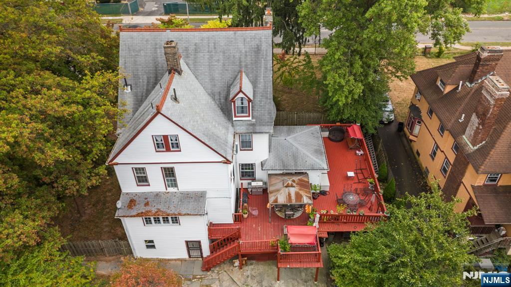 129 S Munn Avenue, East Orange, New Jersey - 7 Bedrooms  
6 Bathrooms  
10 Rooms - 