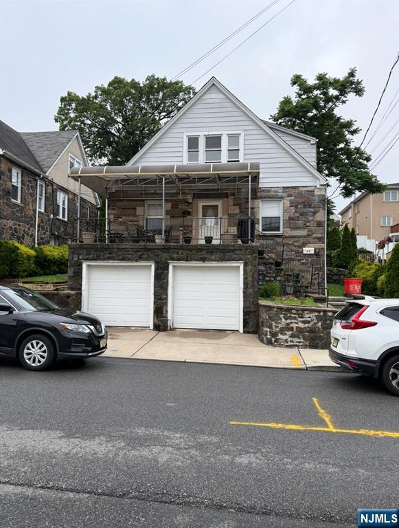 Rental Property at 25 Glen St 2, Cliffside Park, New Jersey - Bedrooms: 2 
Bathrooms: 1 
Rooms: 4  - $2,200 MO.