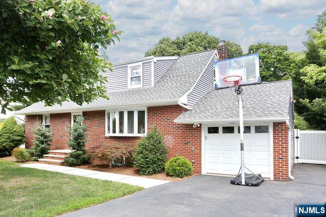 2 Hartland Avenue, Emerson, New Jersey - 4 Bedrooms  
2 Bathrooms  
10 Rooms - 
