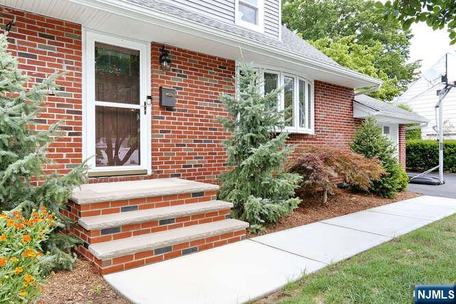 2 Hartland Avenue