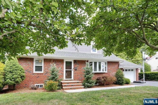 2 Hartland Avenue
