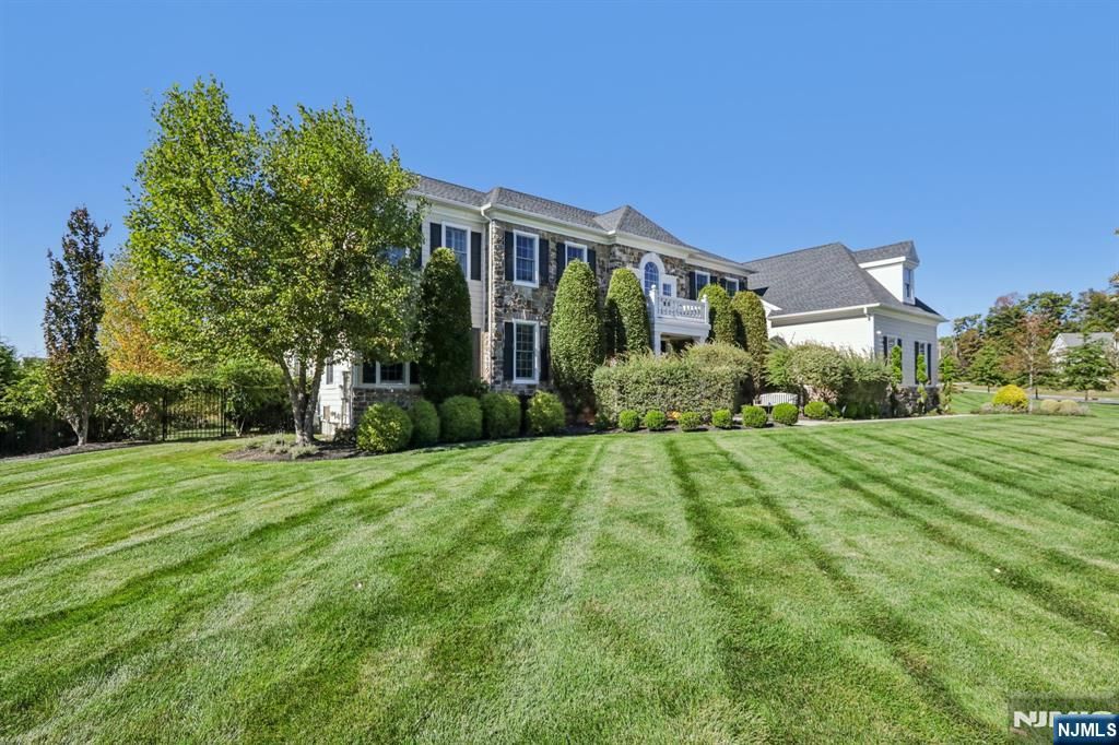 Photo of 6 Northwood Drive, Franklin Lakes, NJ 07417 (MLS # 25035952)