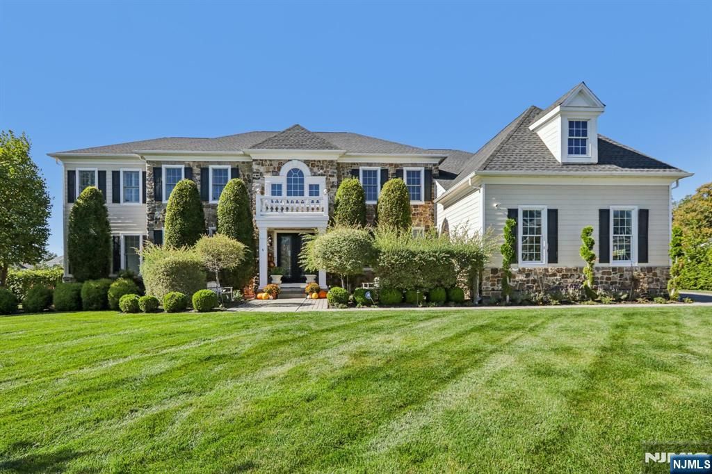 Photo of 6 Northwood Drive, Franklin Lakes, NJ 07417 (MLS # 25035952)