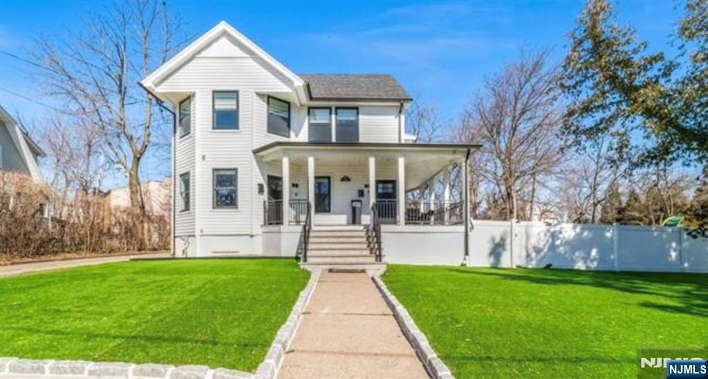 21 Valley Ave 1, Westwood, New Jersey - 3 Bedrooms  
2 Bathrooms  
10 Rooms - 