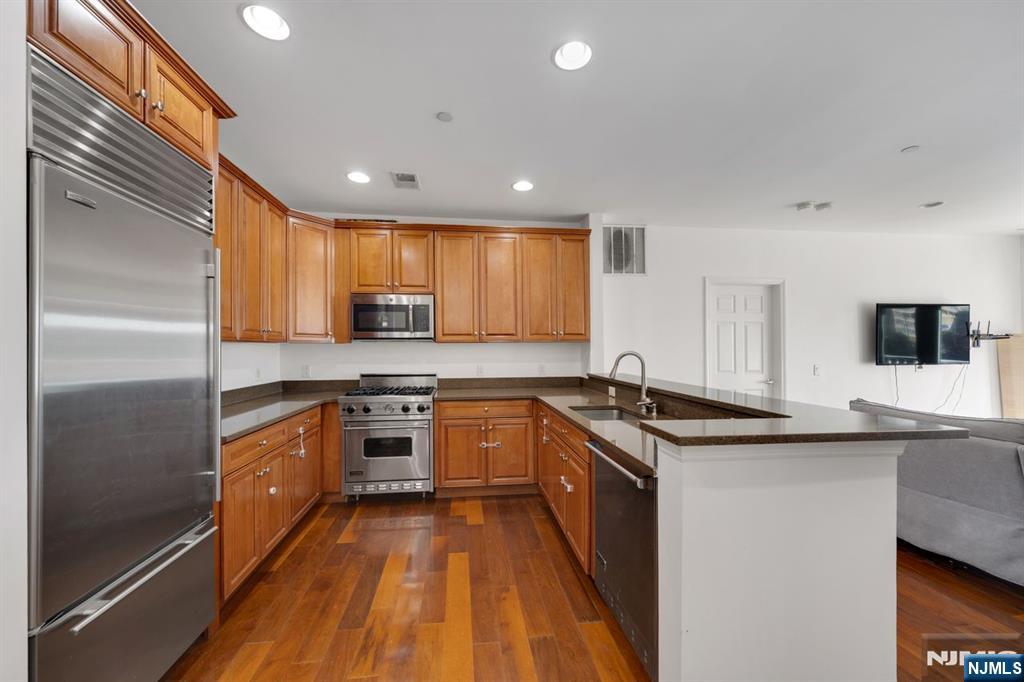 7400 River Road 206