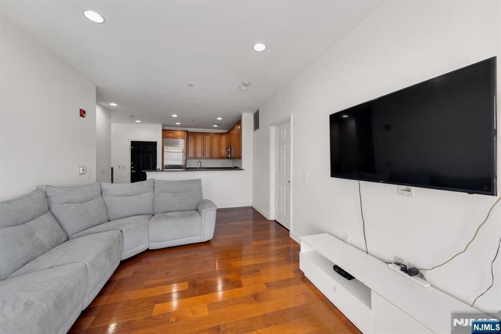 7400 River Road 206