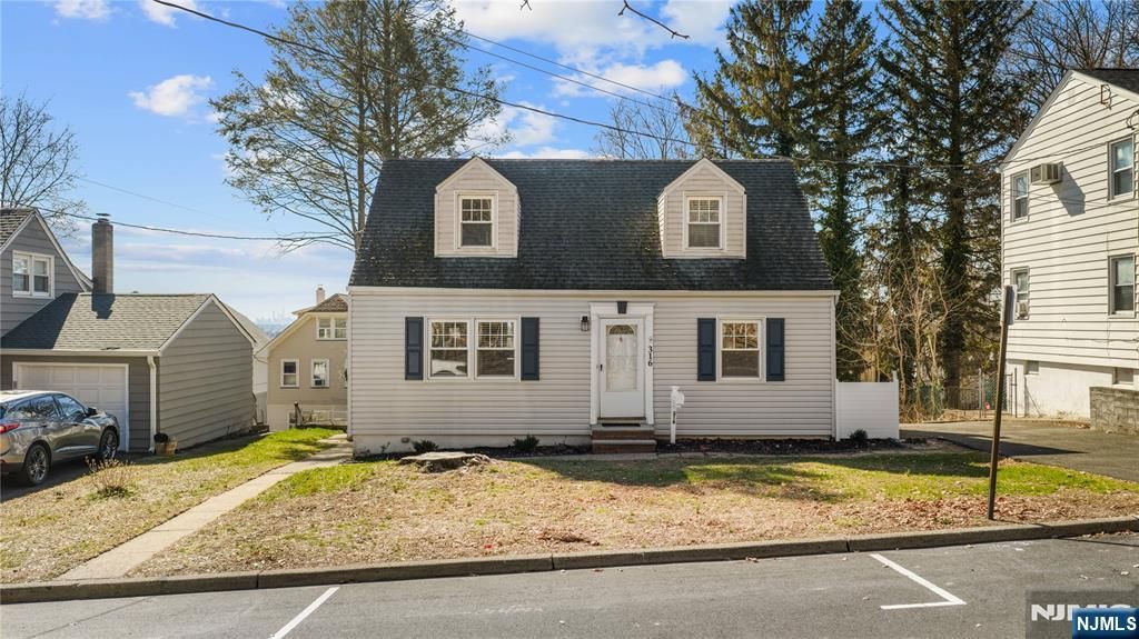 Photo of 316 15th Place, Prospect Park, NJ 07508 (MLS # 26010089)