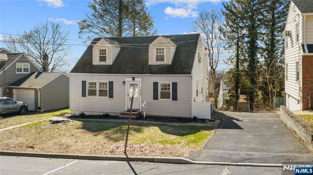 Photo of 316 15th Place, Prospect Park, NJ 07508 (MLS # 26010089)