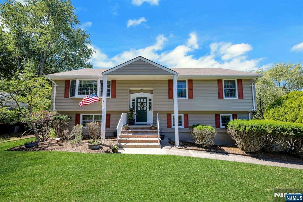 Photo of 32 Tuscarora Drive, Oakland, NJ 07436 (MLS # 26016150)