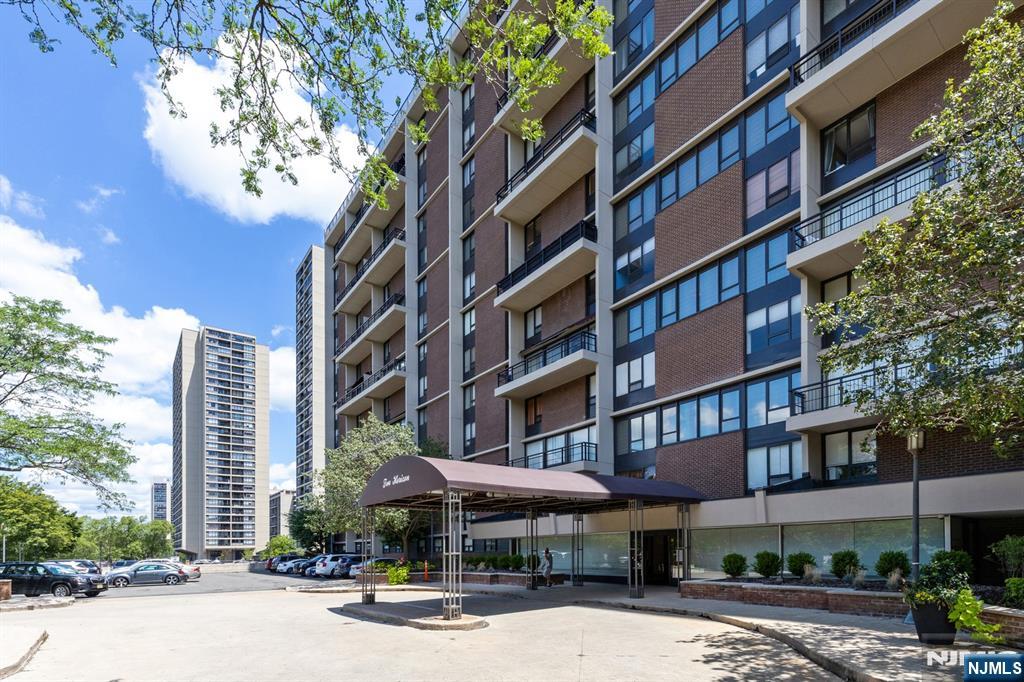 Property for Sale at 2 Horizon Rd, Fort Lee, New Jersey - Bedrooms: 2 
Bathrooms: 2  - $225,000