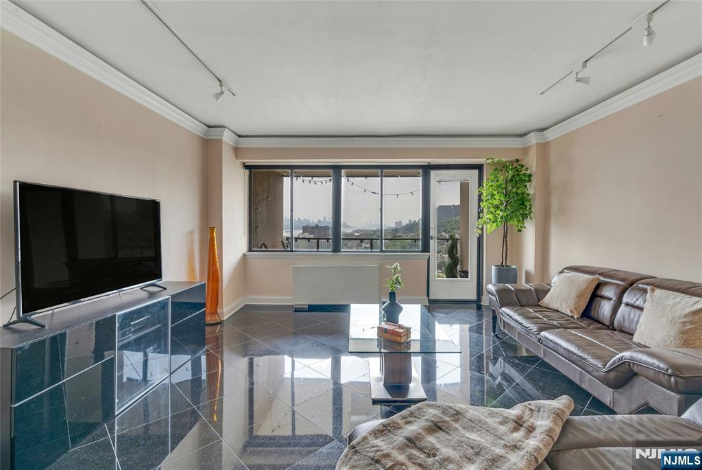 1203 River Road 19K
