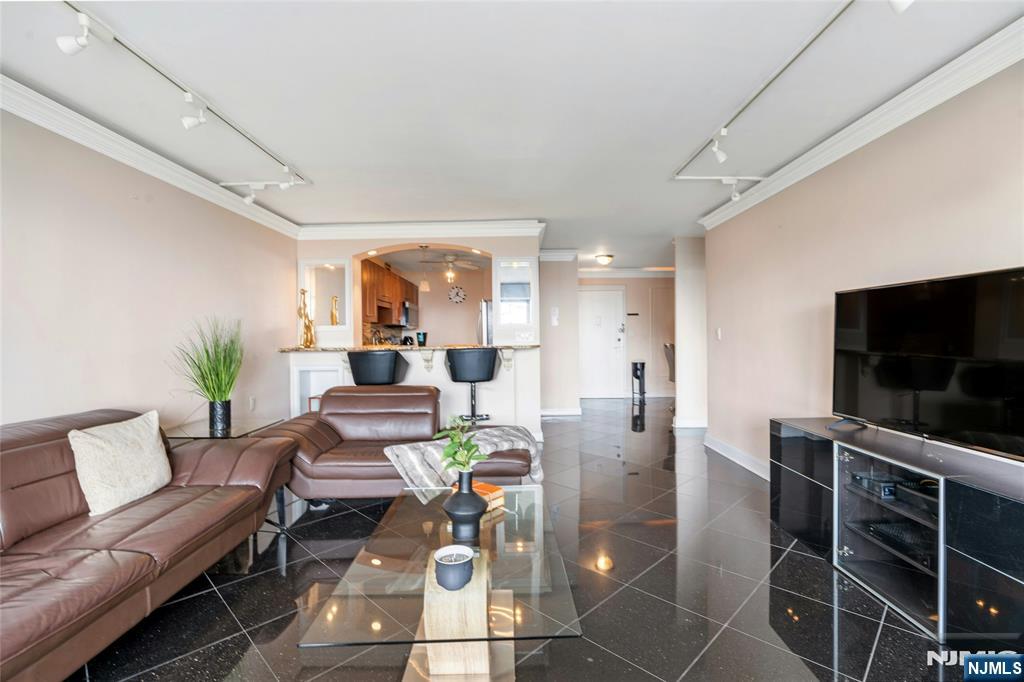 1203 River Road 19K