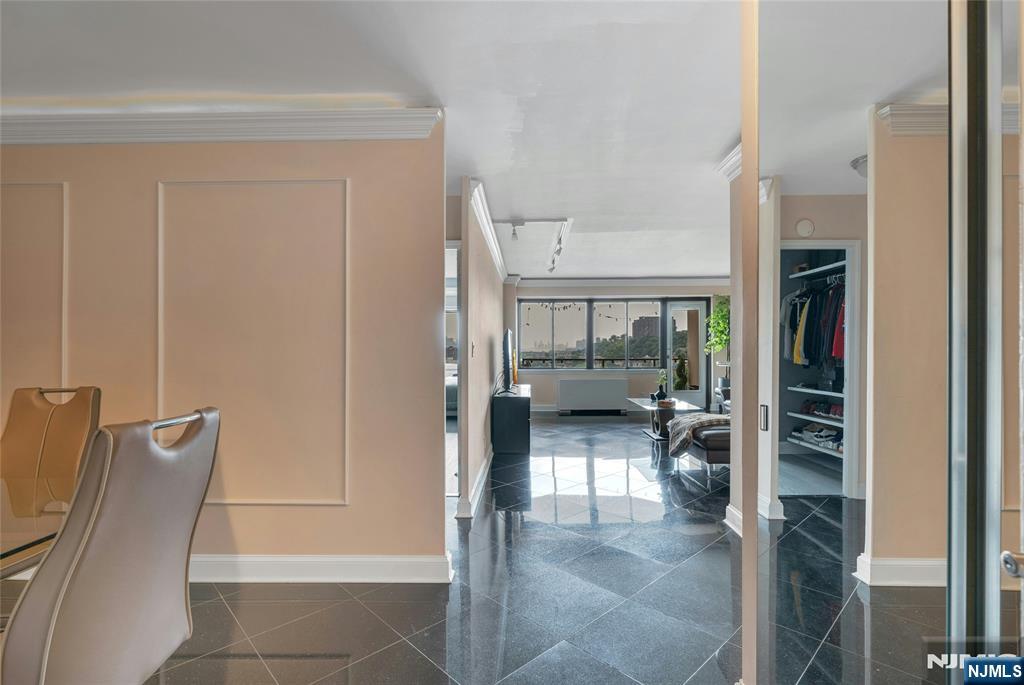 1203 River Road 19K
