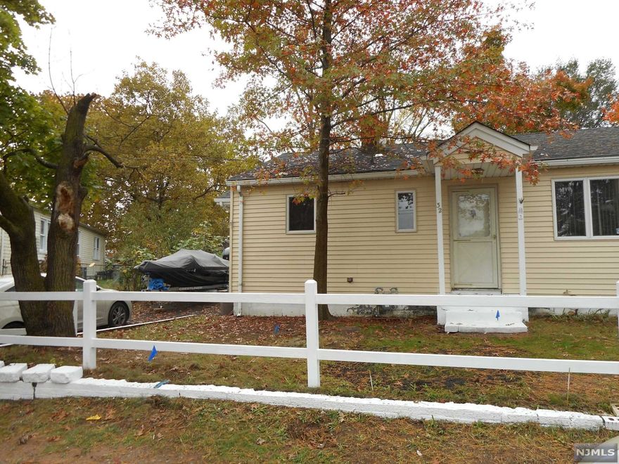 Elmwood Park, Half Duplex with separate deed, property, tax bill, driveway, yard,& gas utils, no maintenance fees,Enclosed porch with washer/dryer, Kit w/new refrig, Lr w/sliders to deck, 2 Brs, Bathroom, lot approx 4,000 sq ft, large shed, parking, $269,000, Coviello Realty
