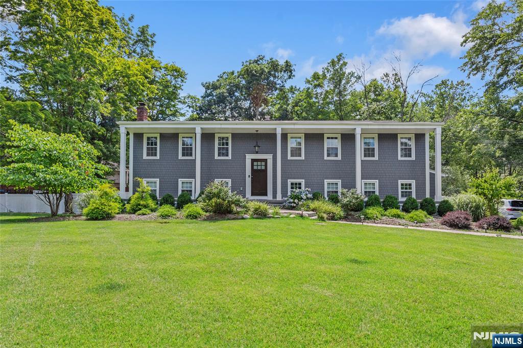Rental Property at 9 Glen Gray Rd, Oakland, New Jersey - Bedrooms: 4 
Bathrooms: 3 
Rooms: 7  - $5,500 MO.