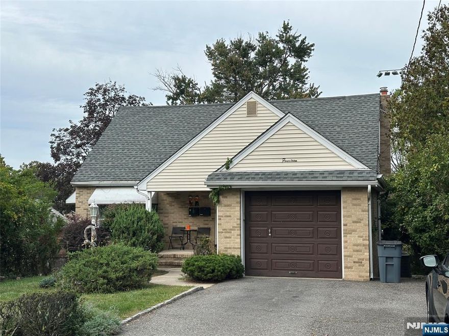 LIKE YOUR OWN HOME. GREAT LOCATION. ENTIRE FIRST FLOORAND FINISHED BASEMENT. LR, DR, KITCHEN, 3 BEDROOMS AND BATHROOM, FIN BSMT, 1 CAR GARAGE, DECK AND YARD. MUST HAVE GOOD CREDIT AND EMPLOYMENT VERIFICATION.