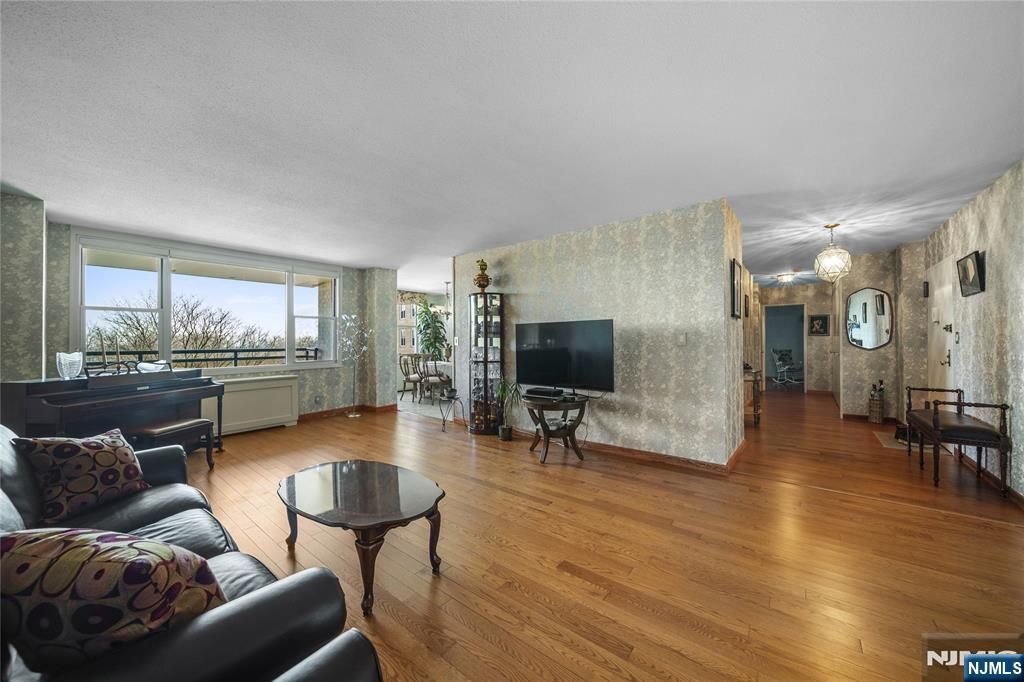 Photo of 2200 N Central Road #6H, Fort Lee, NJ 07024 (MLS # 26002142)