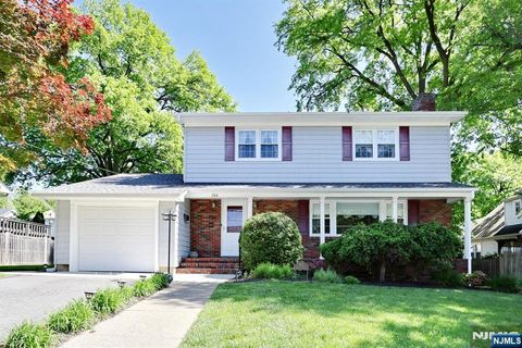 Photo of 200 Watchung Drive, Hawthorne, NJ 07506 (MLS # 26019510)