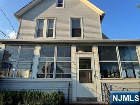 Photo of 339 Valley Brook AVE #Apt 1E, Lyndhurst, NJ 07071 (MLS # 26022288)