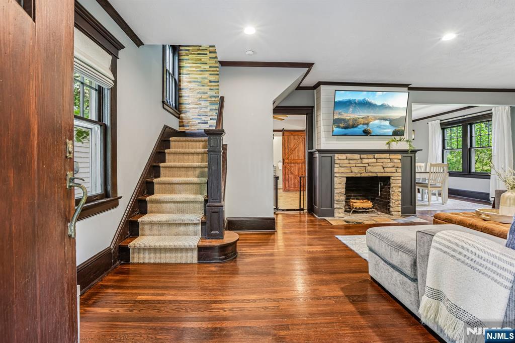 419 Hollywood Avenue