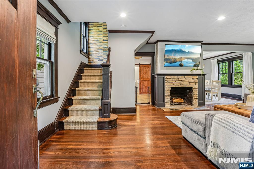 419 Hollywood Avenue