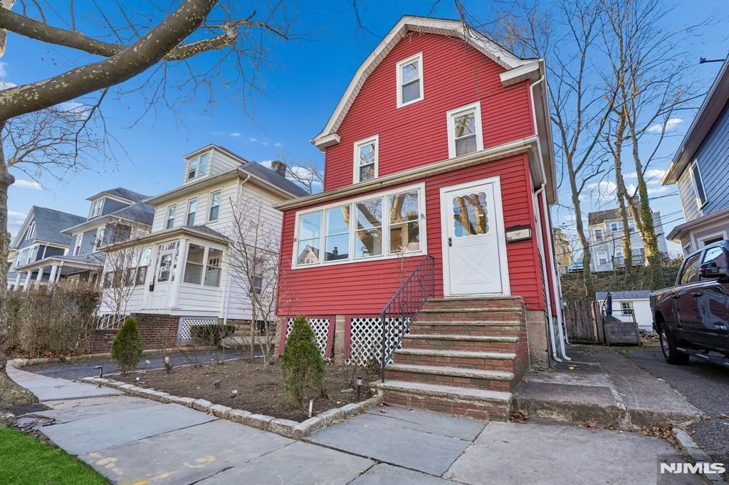 Photo of 32 Edgewood Road, Glen Ridge, NJ 07028 (MLS # 26001113)