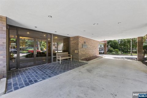 Photo of 140 Euclid Avenue #5G, Hackensack, NJ 07601 (MLS # 26024122)