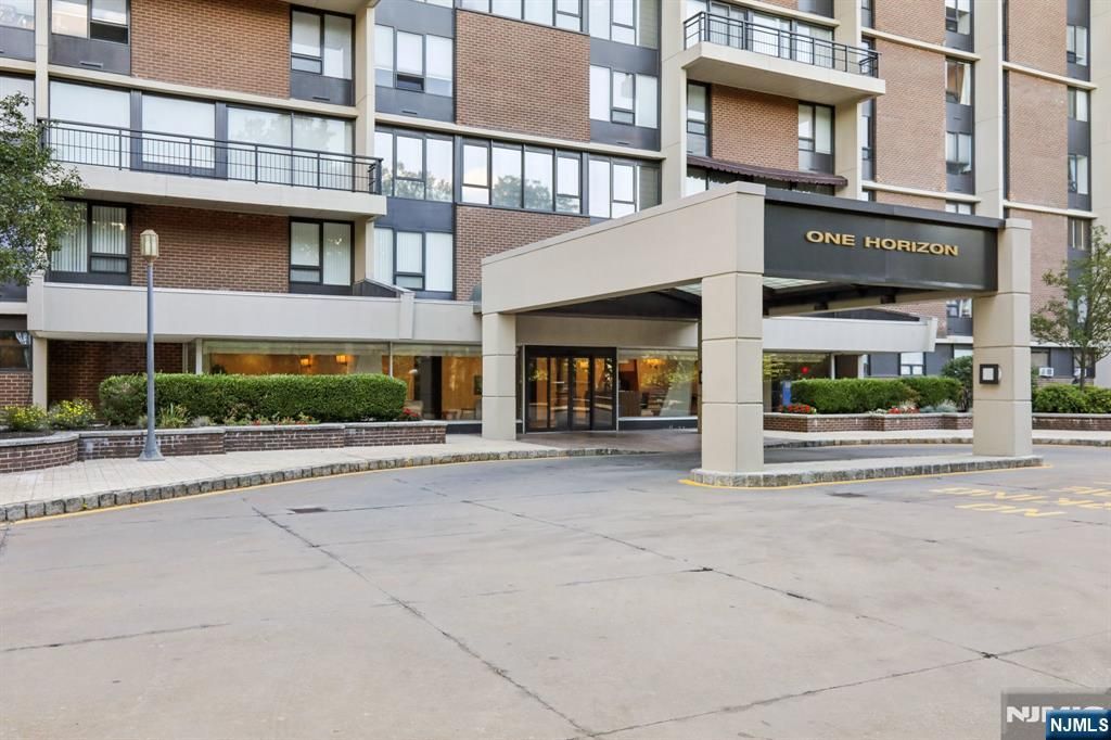 Photo of 1 Horizon Road #PH 1, Fort Lee, NJ 07024 (MLS # 25031595)