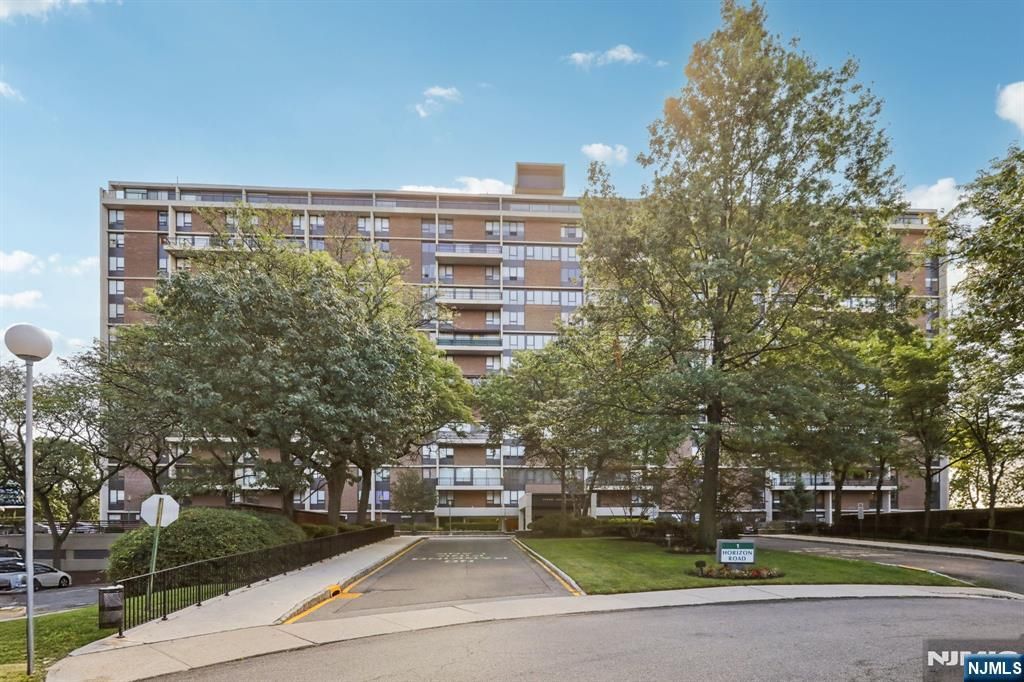 Photo of 1 Horizon Road #PH 1, Fort Lee, NJ 07024 (MLS # 25031595)