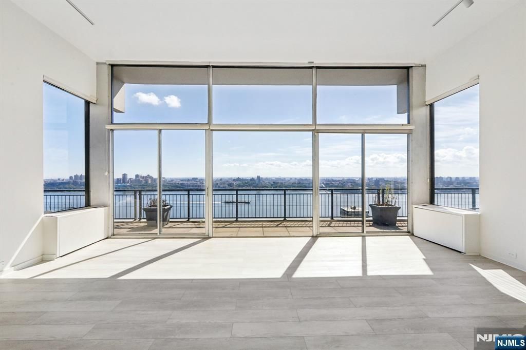Photo of 1 Horizon Road #PH 1, Fort Lee, NJ 07024 (MLS # 25031595)