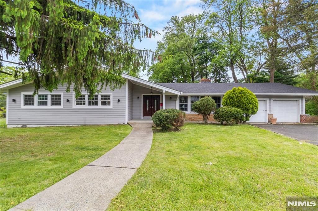 Photo of 496 Seven Oaks Court, Orange, NJ 07050 (MLS # 26017690)